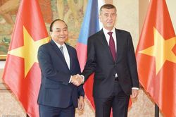 Thủ tướng Cộng hòa Czech chủ trì lễ đón chính thức Thủ tướng Nguyễn Xuân Phúc