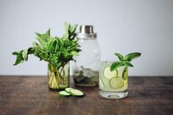 Tự làm cocktail dưa chuột bạc hà mát lạnh để giải nhiệt mùa hè