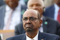 Phát hiện hàng triệu euro tiền mặt trong nhà cựu Tổng thống Sudan