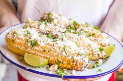 Thử làm món ngô đường phố theo phong cách Mexico tại nhà