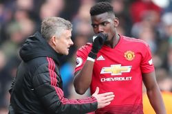 Paul Pogba lôi kéo cầu thủ chống phá HLV Solskjaer