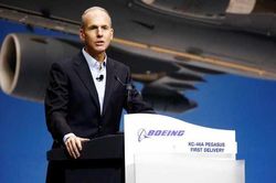 CEO Boeing lần đầu 'đối mặt' với các cổ đông sau 2 vụ tai nạn nghiêm trọng