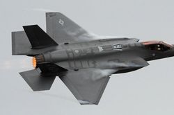 Không quân Mỹ lần đầu tiên đem tiêm kích tàng hình F-35 đi đánh trận