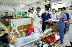 Dấu hiệu gan đang bị 'phá nát' do rượu bia