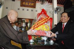 Chủ tịch Ủy ban Trung ương MTTQ Việt Nam chúc mừng lễ Phật đản tại Quảng Trị
