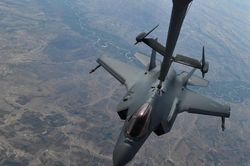 Lo Boeing phổng tay trên, Lockheed Martin bán rẻ F-35A cho Mỹ