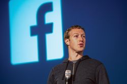 Mark Zuckerberg đáp trả: 'Xé nhỏ Facebook chẳng có tác dụng gì'