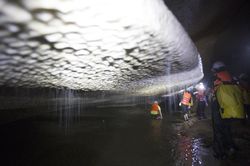 Chuyện chị em đi 'cave'