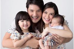 Ảnh gia đình 'mỹ nhân đẹp nhất Philippines' gây chú ý trên mạng