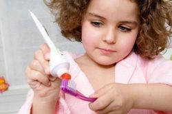 10 sai lầm khi chăm sóc răng sữa khiến bé có thể bị 'hô'
