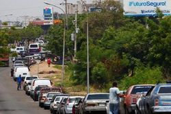 Người dân Venezuela 'sôi sục' vì khủng hoảng nhiên liệu
