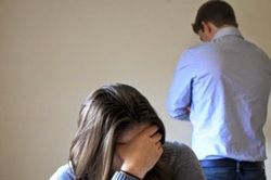Chồng thương hại người yêu cũ, không ngờ vướng rắc rối khủng khiếp này