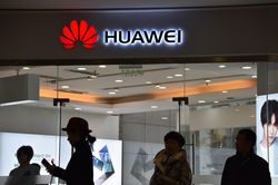 Google đình chỉ kinh doanh với Huawei