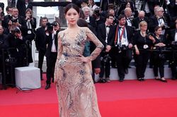 Sao nữ Trung Quốc khóc nức nở, muốn bỏ nghề vì bị la ó khi dự Cannes