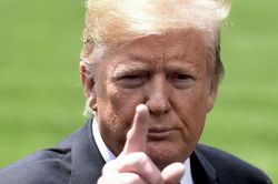 Ông Trump tuyên bố 'dấu chấm hết cho Iran' nếu tấn công Mỹ