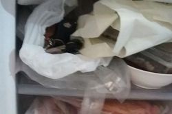 Tìm chìa khóa, cô gái phát hiện ở vị trí không ngờ