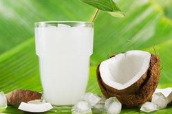 Uống nước dừa khi đi nắng về có thực sự tốt cho sức khỏe?