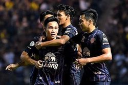 HLV Buriram 'phát điên' với cầu thủ sau khi thắng Muangthong