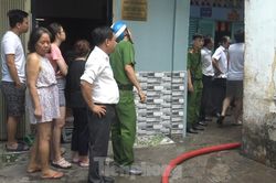 Nhà trong hẻm ở trung tâm Sài Gòn bốc cháy, cả khu dân cư náo loạn