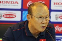 HLV Park Hang-seo: 'Sao cứ trước mỗi giải đấu, các anh chị ai cũng muốn làm HLV thế?'