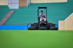 Mặt cỏ sân bóng tỉnh Phú Thọ đẹp như sân Mỹ Đình