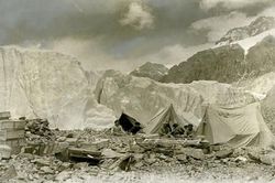 Tận mắt đỉnh Everest 'chết chóc' cách đây một thế kỷ