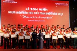 Tôn vinh 100 người hiến máu tình nguyện tiêu biểu năm 2019