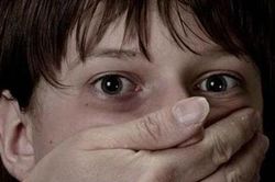 Đòi nợ không được, bắt con gái người vay tiền để 'dằn mặt'