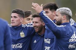 Messi đau khổ khi con trai nhắc về trận thua Liverpool