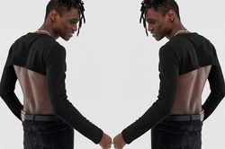 Kiểu áo crop top dành cho đàn ông gây tranh cãi
