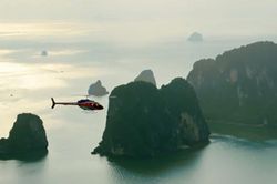 Truyền thông quốc tế giới thiệu trải nghiệm Vịnh Hạ Long bằng trực thăng