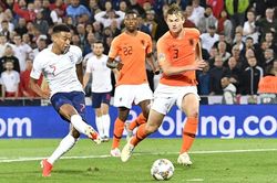 Nations League: Tam sư bị 'lốc' Da cam cuốn bay trong hiệp phụ