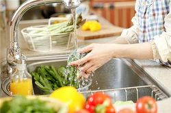 Mẹo khử thuốc trừ sâu trong rau củ cực đơn giản mà hiệu quả