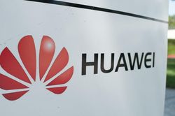 Huawei phủ nhận việc cắt giảm sản lượng do lệnh cấm vận của Mỹ