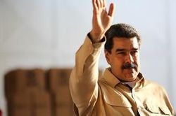 Mỹ thắt chặt gọng kìm với ngành dầu khí Venezuela