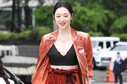 Sulli và những lần ghi điểm vì không mặc phản cảm