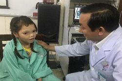 Ngày trở về của bé gái bị xa lánh vì 'con ma rừng'