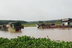 'Lá bùa' cho cát lậu