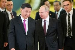 Cùng đối đầu Mỹ, Nga - Trung tìm đến nhau