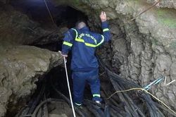 Nạn nhân mắc kẹt trong hang khả năng sống mong manh