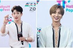 Trót mặc áo giống nhau, Lee Teuk (SuJu) chịu lép vế hoàn toàn trước nhan sắc và body đỉnh cao của nam thần nhà Monsta X
