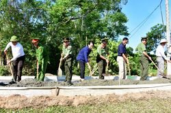 Khởi công xây dựng công trình đường giao thông nông thôn tại xã Triệu Thượng