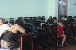 Tạm giữ 47 đối tượng 'phê' ma túy ở quán karaoke lúc rạng sáng
