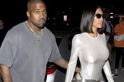 10 lần Kim Kardashian gây sốc vì không mặc nội y xuống phố