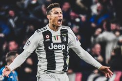 'Mua Ronaldo hay Messi cũng không cứu được MU'