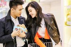 Siêu mẫu nội y Hề Mộng Dao bụng lớn đi mua nôi dù phủ nhận mang thai