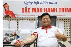 Đông đảo người dân tham gia Ngày hội hiến máu 'Sắc màu Hành trình Đỏ'