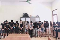 Lại phát hiện 18 nam thanh nữ tú cuồng loạn trong 'đại tiệc' ma túy