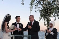 Tổng thống Thổ Nhĩ Kỳ dự đám cưới của Mesut Ozil
