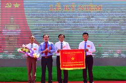 Xã Vĩnh Trung kỉ niệm 20 năm được phong tặng danh hiệu Anh hùng lực lượng vũ trang nhân dân và đón nhận Bằng khen của Thủ tướng Chính phủ